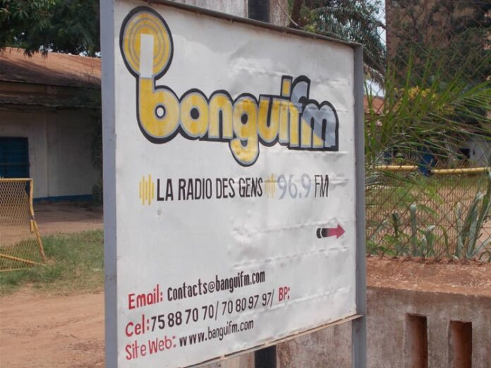 pancarte-de-la-radio-Bangui-FM-par-micka-le-18-juillet-2019 Communiqué de presse relatif à l'interruption illégale des signaux de la station Bangui FM (96.9)