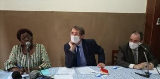 De gauche à droite Jacqueline Mardozein, représentante du ministre de l'économie , Douglas Darius Carpenter , ambassadeur de l'UE en Centrafrique et Enrique De Loma Ossorio Friend , gestionnaire du Fonds Bêkou