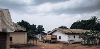 Un camion du groupe Wagner, sur une base de l’armée attaquée par des rebelles, à Bangassou (République centrafricaine), en février 2021. ALEXIS HUGUET / AFP