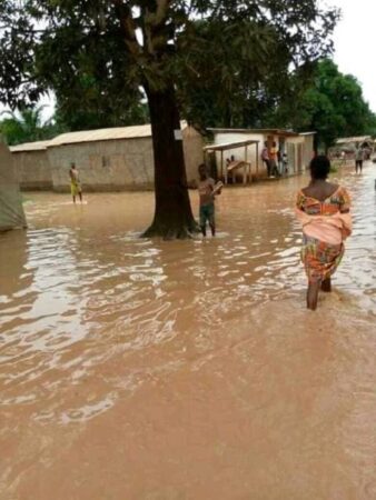 La ville de Bangui la coquette après chaque pluie a-linterieur-de-larticle-La-ville-de-Bangui-la-coquette-apres-chaque-pluie Bangui, capitale de la RCA, se retrouve à nouveau sous les eaux des inondations.