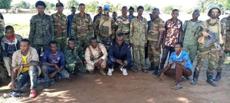 les soldats FACA à Ngakobo pour le désarmement des rebelles de l'UPC