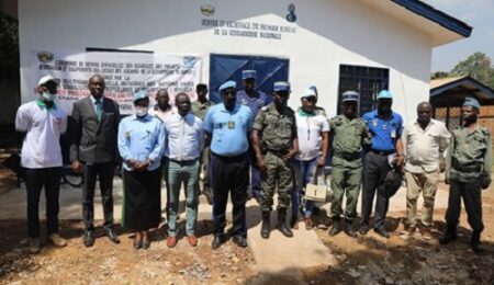 La gendarmerie nationale centrafricaine a réceptionné, le lundi 13 décembre 2021, deux bâtiments équipés comprenant des bureaux et une salle d’archives, dans le cadre d’un projet financé par la Police de la MINUSCA