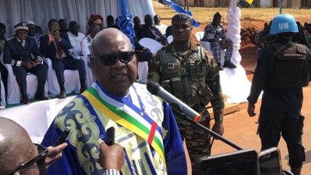 Le Président de l'assemblée nationale Simplice Mathieu Sarandji à la tribune du défilé à Baoro