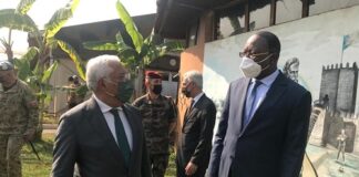 Le chef de la Minusca Mankeur Ndiaye avec le premier ministre portugais Dr António Luis Santos da Costa en, visite en RCA, le 20 décembre 2021 pour rencontrer les troupes portugaises de la Minusca. Photo Minusca