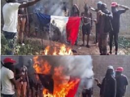 scène de mise en feu du drapeau français à Bangui