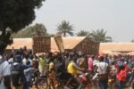 Les manifestants mélangés avec des élèves et lycéens pour une marche du soutien aux mercenaires de Wagner et au peuple malien de Bangui