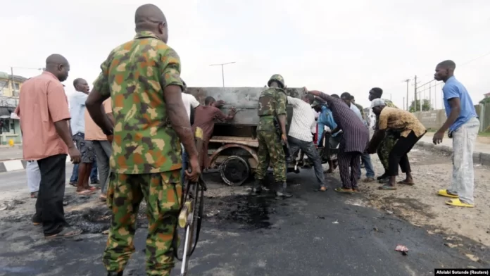 Au-moins-18-morts-dans-un-accident-de-la-route-au-Nigeria Au moins 18 morts dans un accident de la route au Nigeria