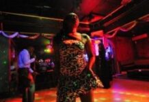 Moscou, la nouvelle boîte de nuit russe installée au cœur du parc cinquantenaire où la jeunesse banguissoise sombre dans la débauche Moscou, la boîte de nuit russe installée au cœur du parc cinquantenaire où la jeunesse banguissoise sombre dans la débauche