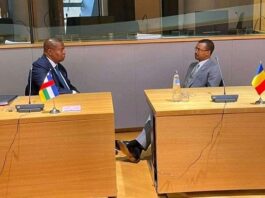 Un tête-à-tête entre le président centrafricain Faustin Touadera et le président de transition du Tchad Mahamat Itno lours du sommet UE- Afrique à Bruxelles
