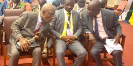De gauche à droite, l'ancien premier ministre Jean Édouard Koyambonou, représentant du MLPC, Monsieur Benjamin KAÏGAMA, représentant du PATRI de Crépin Mboli Goumba et l'ancien ministre Cyriaque Gonda, Président du parti PNCN
