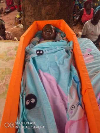 Le corps sans vie de Calebe Karionm déposé à l'hôpital de Paoua et récupère par sa famille pour inhumation