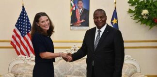 De gauche à droite, Madame Patricia MAHONEY, nouvelle Ambassadrice des États-Unis en RCA et le chef de l'État centrafricaine Faustin Archange Touadera