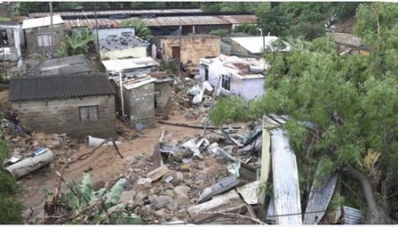 Des maisons détruites après l'inondation près de Durban en Afrique du sud par AFP