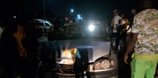 Le véhicule du diplomate impliqué dans un accident de circulation sur l'avenue de l'indépendance à hauteur du marché de Gobongo le 16 avril vers minuit