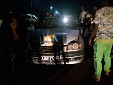 Le véhicule du diplomate impliqué dans un accident de circulation sur l'avenue de l'indépendance à hauteur du marché de Gobongo le 16 avril vers minuit