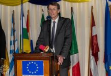 L'ambassadeur de l'UE en Centrafrique qui prononce son discours