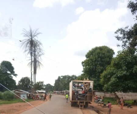 Dans le parage du bureau de la douane de Nguéréngou PK30 route de Damara