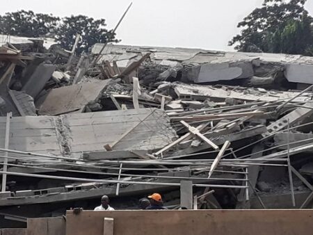 L'immeuble R+7 sis devant l'hôpital Communautaire de Bangui effondré dans la.nuit du 8 au 9 juillet 2022