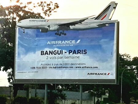 Panneau publicitaire de la compagnie Air France à Bangui