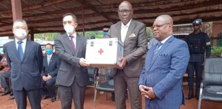 RCA : La Chine fait un don de 200 valises médicales au gouvernement centrafricain et procède à la signature d’un accord de jumelage entre les hôpitaux chinois et centrafricain