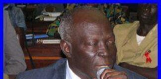 le docteur Bernard Lala lors de l'assemblée générale du comité national de lutte contre le sida en juillet 2006 (photo Vonou/Acap)   Adulte 6 N p IMG_0240.JPG fetch%3EUID%3E/INBOX%3E70863