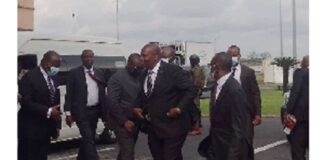 Touadera humilié à Douala, au Cameroun