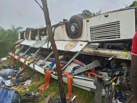 Accident d'un autocar de l'agence Avenir de Centrafrique sur la montagne de Kassango, avec aumoins 42 morts. Photo CNC