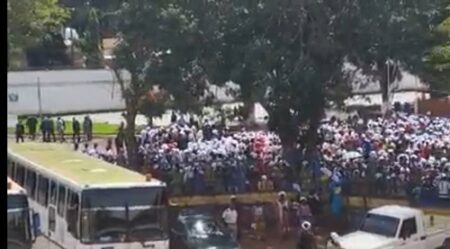 Deux bus de l'agence Avenir de Centrafrique suspendue par le ministre des Transports réquisitionnés pour le transport des femmes et hommes pour une manifestation