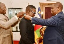 Le député camerounais Salmana Amadou Ali, décoré par le président centrafricain Faustin Archange Touadera