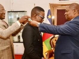 Le député camerounais Salmana Amadou Ali, décoré par le président centrafricain Faustin Archange Touadera