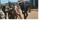 patrouille des soldats FACA, appuyés par les mercenaires de Wagner et les gendarmes au marché du PK5, dans le troisième arrondissement de Bangui patrouille-des-soldats-FACA-appuyes-par-les-mercenaires-de-Wagner-et-les-gendarmes-au-marche-du-PK5-dans-le-troisieme-arrondissement-de-Bangui Présence massive des rebelles dans la Vakaga, retour du couvre-feu à 22 heures, le gouvernement n’exclut rien
