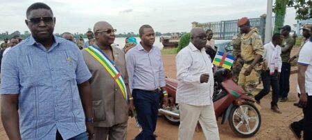 L'arrivée des leaders du BRDC accompagnant leur coordonnateur Crépin Mboli-Goumba au commissariat spécial du Port Amont