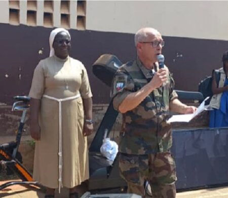 Lieutenant-Colonel Carl, chef du Détachement de Liaison et de Contact à la population de la mission logistique française de Bangui