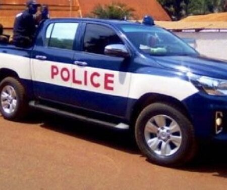 Véhicule de la police nationale sur une rue à Bangui