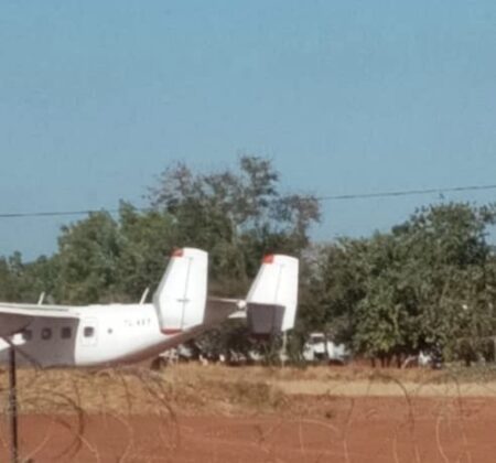 L'avion transportant la délégation venue de Bangui sur l'aérodrome de Birao, à l'extrême nord-est de la République centrafricaine. CopyrightCNC