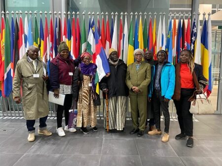 Photo des Ambassadeurs de la Justice au siège de la Cour pénale internationale à La Haye