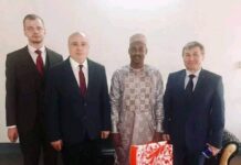 Le ministre chef rebelle Hassan Bouba et les diplomates russes à Bangui