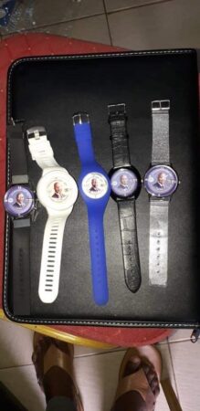 Des montres à l'effigie de Touadera