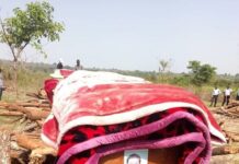 Les cercueil des chinois assassinés prêts pour incinération au PK26 route de Boali