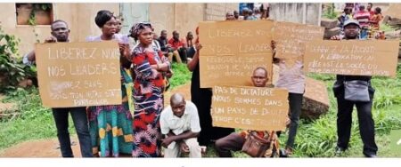 Mouvement de grève des Enseignants aux abords de la SRI à Bangui le 9 mars 2023