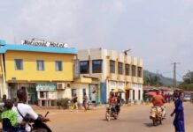 Circulation devant National Hôtel à Sica-Bangui. CopyrightCNC