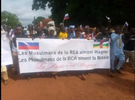 La marche de la population musulmane de Bria organisée par le ministère Hassan Bouba en soutien aux mercenaires de Wagner avril 2023