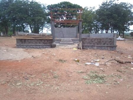 Nouveau Monument de B. Boganda en construction inachevée depuis 3 ans à Bocaranga