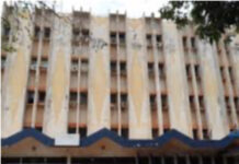 Faux et archi faux. Touadera n’a aucun moyen de surveiller les communication de tous les centrafricains sur les réseaux sociaux. Alors, la technique est simple, faire peur aux Centrafricains pour qu’ils arrêtent de critiquer le gouvernement sur les réseaux sociaux Faux et archi faux. Touadera n’a aucun moyen de surveiller les communication de tous les centrafricains sur les réseaux sociaux. Alors, la technique est simple, faire peur aux Centrafricains pour qu’ils arrêtent de critiquer le gouvernement sur les réseaux sociaux