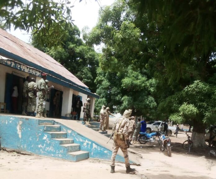 Arrivée du gouverneur de Doba, sud du Tchad à Paoua, au nord de la Centrafrique Arrivee-du-gouverneur-de-Doba-sud-du-Tchad-a-Paoua-au-nord-de-la-Centrafrique L'accord de Paoua : une alliance douteuse entre le Tchad et la Centrafrique