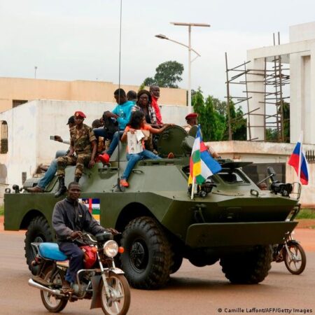 Un char russe dans les rues de Bangui   @ Camille Laffont/AFP/Getty
