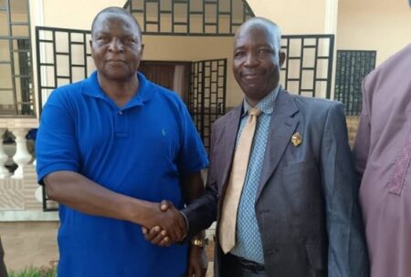 Le président Touadera et le maire de la commune de Loura Alain TAM à la résidence de Touadera à Bangui