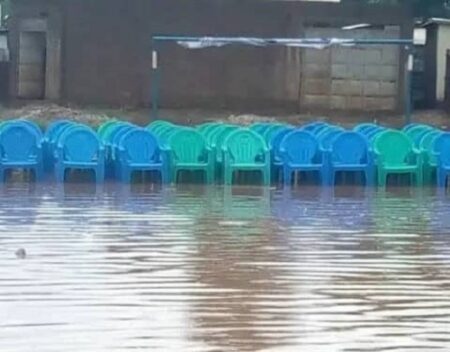 Le terrain football de l'UCATEX, où devrait se tenir un meeting du Président Touadera, est inondé à quelques heures de l'évenement