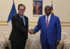 Monsieur Bruno Foucher, ambassadeur de la France en RCA avec le Président centrafricain Faustin Archange Touadera