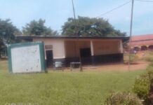 Centrafrique : un violent éclair provoque un incendie et une débandade générale à l’hôpital de Carnot En Centrafrique, les hôpitaux agonisent, Le personnel médical travaille sans salaire depuis des mois, et les malades meurent faute de soins
